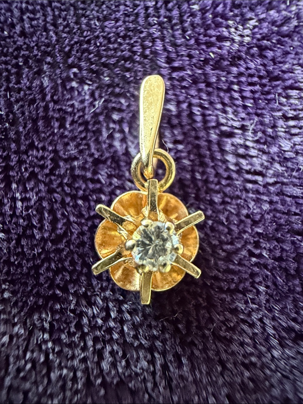 Solid 10K gold vintage flower pendant with clear round faceted gemstone